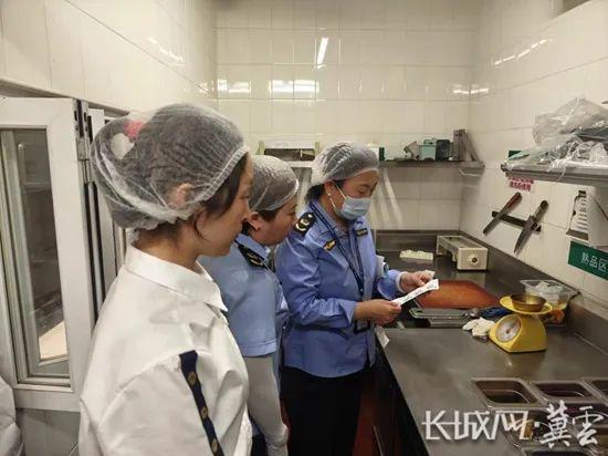 霸州市多措并舉筑牢暑期餐飲安全防線